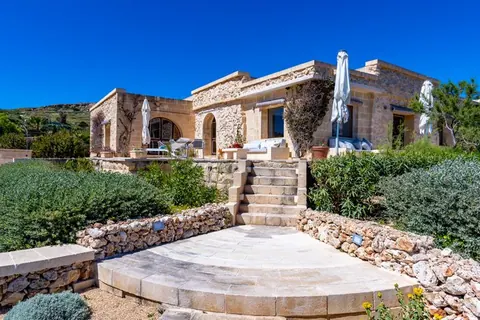 Luxury Villa Panoramic views of the sea, Comino and Cirkewwa Private beach access, Tennis court, 5 bedrooms in Gozo Used for sale For Super Rich