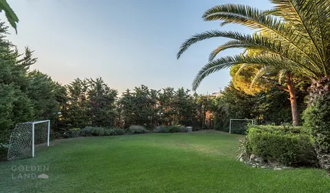 Luxury House Vaste garden of 1000 sqm Nice swimming pool, 6 bedrooms in Athens available for sale For Super Rich