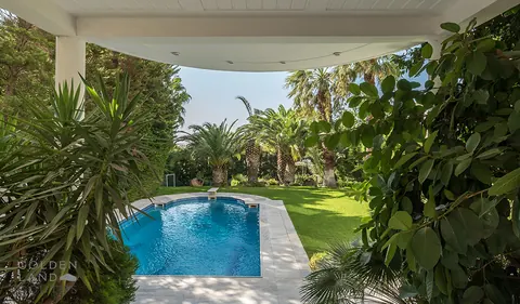 Luxury House Vaste garden of 1000 sqm Nice swimming pool, 6 bedrooms in Athens 5-32 for sale For Super Rich