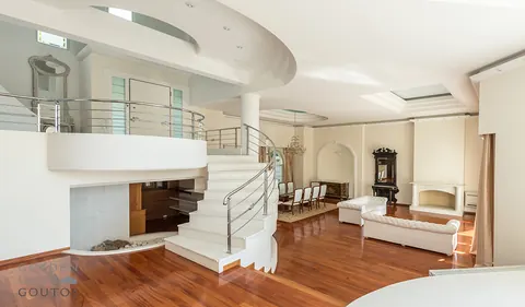 Luxury House Vaste garden of 1000 sqm Nice swimming pool, 6 bedrooms in Athens best for sale For Super Rich