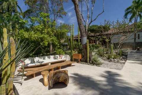 Luxury Villa Serena Beachfront, 5 bedrooms in Tamarindo best for sale For Super Rich
