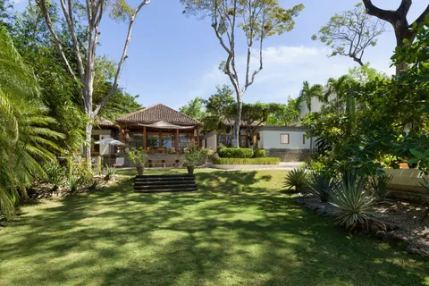 Luxury Villa Serena Beachfront, 5 bedrooms in Tamarindo value for sale For Super Rich