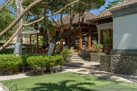 Luxury Villa Serena Beachfront, 5 bedrooms in Tamarindo deal for sale For Super Rich