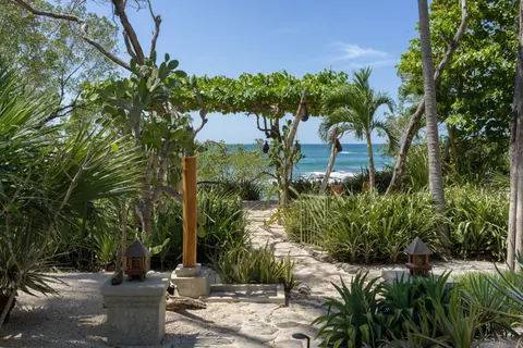 Luxury Villa Serena Beachfront, 5 bedrooms in Tamarindo top for sale For Super Rich