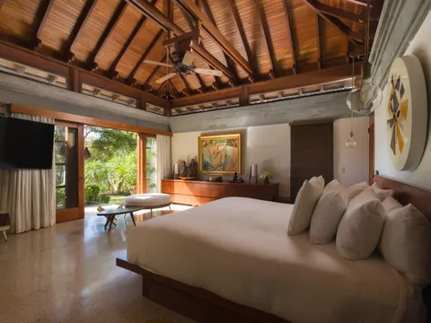 Luxury Villa Serena Beachfront, 5 bedrooms in Tamarindo expensive for sale For Super Rich