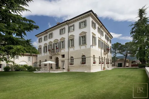 Century Villa Built 1826 Outdoor Swimming Pool, 16 bedrooms in Lake Garda