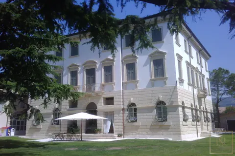 Century Villa Built 1826 Outdoor Swimming Pool, 16 bedrooms in Lake Garda Used for sale For Super Rich