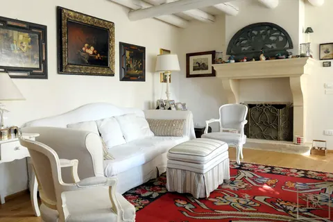 Century Villa Built 1826 Outdoor Swimming Pool, 16 bedrooms in Lake Garda deal for sale For Super Rich