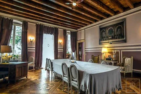 Century Villa Built 1826 Outdoor Swimming Pool, 16 bedrooms in Lake Garda photo for sale For Super Rich
