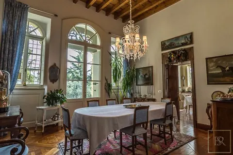 Century Villa Built 1826 Outdoor Swimming Pool, 16 bedrooms in Lake Garda unique for sale For Super Rich