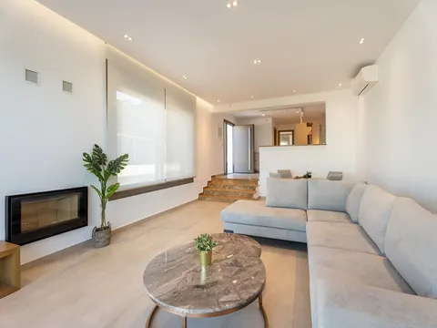 Modern Villa Beach Front 10 meters from the crystal-clear waters of the Aegean Sea, 5 bedrooms in Halkidiki search for sale For Super Rich