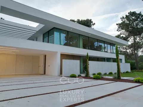 Design Villa SAINT-TROPEZ near two golf courses, 6 bedrooms in Almada Aroira property for sale For Super Rich