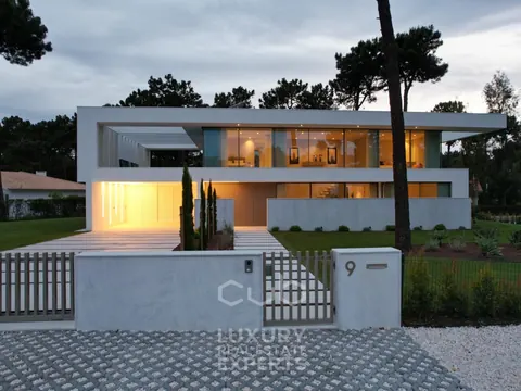Design Villa SAINT-TROPEZ near two golf courses, 6 bedrooms in Almada Aroira search for sale For Super Rich