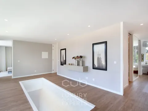 Design Villa SAINT-TROPEZ near two golf courses, 6 bedrooms in Almada Aroira deal for sale For Super Rich