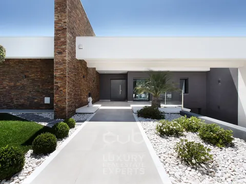 Design Villa MALDIVAS views of the garden and pool, 4 bedrooms in Verdizela price for sale For Super Rich