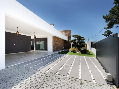 Design Villa MALDIVAS views of the garden and pool, 4 bedrooms in Verdizela value for sale For Super Rich
