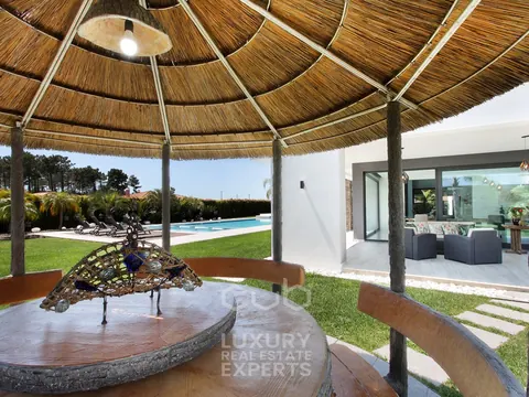 Design Villa MALDIVAS views of the garden and pool, 4 bedrooms in Verdizela real estate for sale For Super Rich