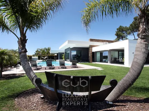 Design Villa MALDIVAS views of the garden and pool, 4 bedrooms in Verdizela buy for sale For Super Rich