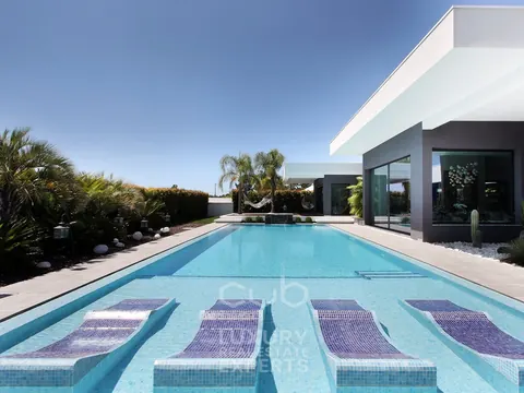 Design Villa MALDIVAS views of the garden and pool, 4 bedrooms in Verdizela best for sale For Super Rich