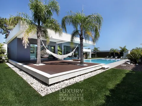 Design Villa MALDIVAS views of the garden and pool, 4 bedrooms in Verdizela search for sale For Super Rich