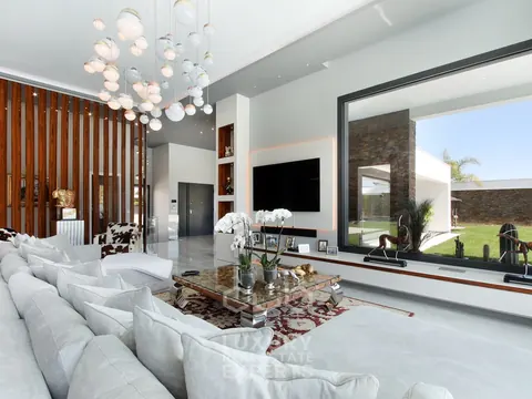 Design Villa MALDIVAS views of the garden and pool, 4 bedrooms in Verdizela exclusive for sale For Super Rich