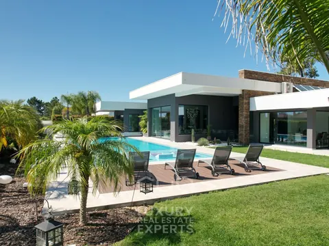 Design Villa MALDIVAS views of the garden and pool, 4 bedrooms in Verdizela