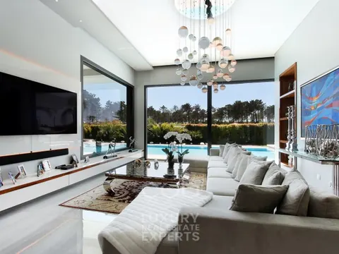 Design Villa MALDIVAS views of the garden and pool, 4 bedrooms in Verdizela Classified ads for sale For Super Rich