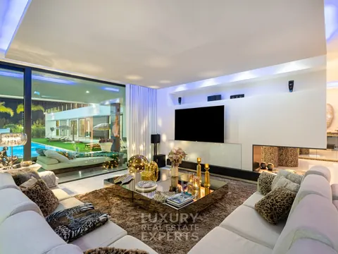 Modern House PALM TREE football field, heated outdoor pool & home cinema, 5 +2 bedrooms in Verdizela ultra luxury for sale For Super Rich
