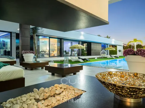 Modern House PALM TREE football field, heated outdoor pool & home cinema, 5 +2 bedrooms in Verdizela