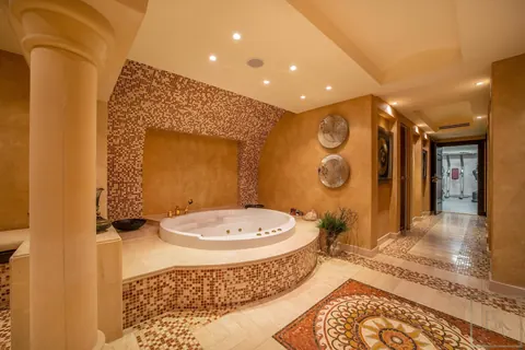 Luxury Villa Palatial golf course view in Sector L private cinema, gym, spa, 8 bedrooms in Emirates Hills - Dubai top for sale For Super Rich