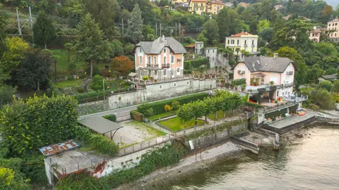 Premium Villa overlooks the Borromean Islands two large terraces, 6 bedrooms in Lake Maggiore Used for sale For Super Rich