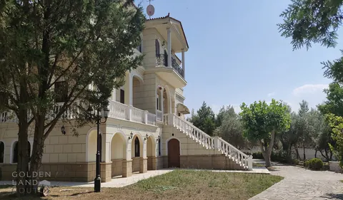 Country Villa one-of-a-kind mesmerizing garden, 5/6  bedrooms in Athens 5-1140 for sale For Super Rich