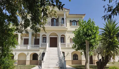 Country Villa one-of-a-kind mesmerizing garden, 5/6  bedrooms in Athens Used for sale For Super Rich
