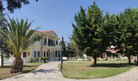 Country Villa one-of-a-kind mesmerizing garden, 5/6  bedrooms in Athens