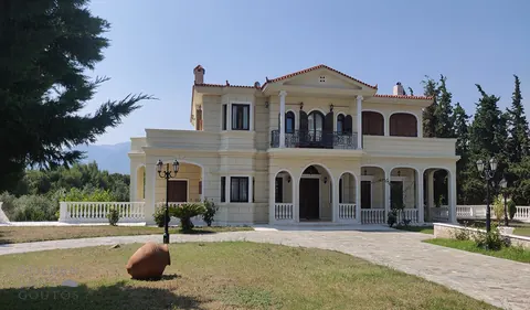 Country Villa one-of-a-kind mesmerizing garden, 5/6  bedrooms in Athens available for sale For Super Rich