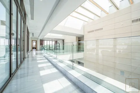 Luxury Villa Panoramic View state-of-the-art amenities, 8 bedrooms in District One - Dubai top for sale For Super Rich