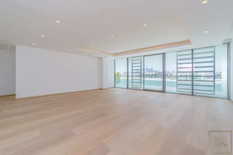Luxury Villa Beach Front Sunset views across the sea, 5 bedrooms in Palm Jumeirah - Dubai search for sale For Super Rich