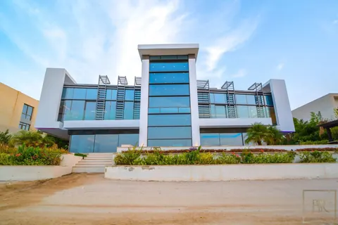 Luxury Villa Beach Front Sunset views across the sea, 5 bedrooms in Palm Jumeirah - Dubai