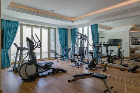 Luxury Villa Beach Front stunning views across the golf course and the Burj Khalifa, 7 bedrooms in Hills Grove - Dubai expensive for sale For Super Rich