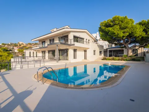 Elegant Villa Panoramic View of sea and mountain, 5 bedrooms in Lagonisi