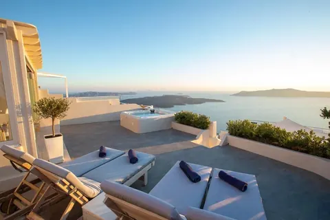 Luxury Villa Panoramic view of Caldera and the Aegean Sea 70m2 terrace with Jacuzzi, 3 bedrooms in Santorini New for sale For Super Rich