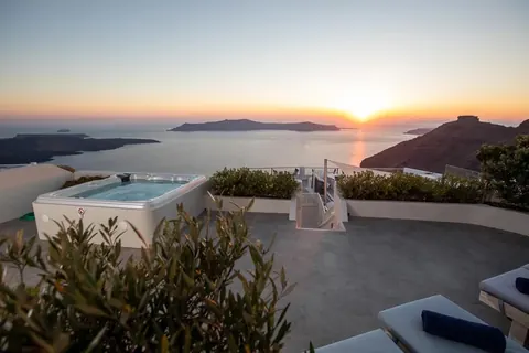 Luxury Villa Panoramic view of Caldera and the Aegean Sea 70m2 terrace with Jacuzzi, 3 bedrooms in Santorini 952272 for sale For Super Rich