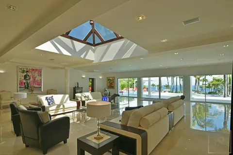 Luxury Villa Beach Front Good News, 6 bedrooms in Petit cul de Sac - St Barth luxury for sale For Super Rich