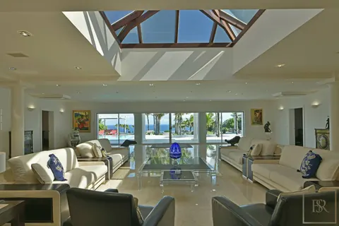 Luxury Villa Beach Front Good News, 6 bedrooms in Petit cul de Sac - St Barth deal for sale For Super Rich