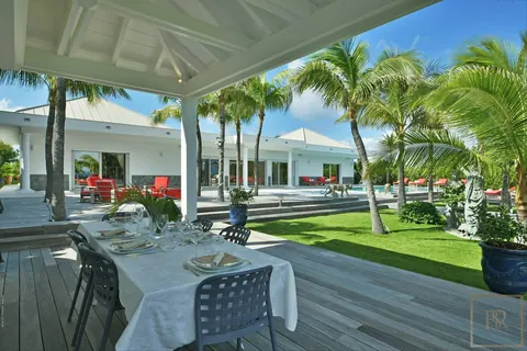 Luxury Villa Beach Front Good News, 6 bedrooms in Petit cul de Sac - St Barth ultra luxury for sale For Super Rich