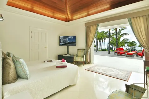 Luxury Villa Beach Front Good News, 6 bedrooms in Petit cul de Sac - St Barth price for sale For Super Rich