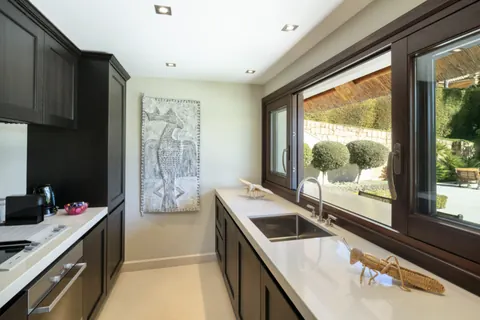 Luxury Villa Heart of Sierra Blanca Pool view & Close to golf, 5 bedrooms in Golden Mille - Marbella price for sale For Super Rich