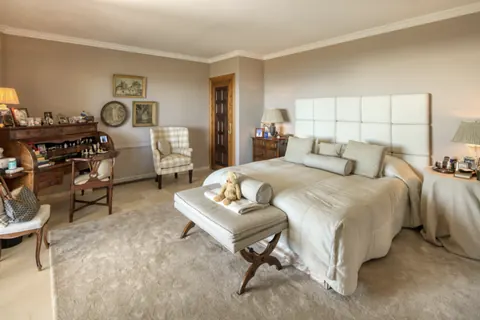 Luxury Villa Heart of Sierra Blanca Pool view & Close to golf, 5 bedrooms in Golden Mille - Marbella property for sale For Super Rich