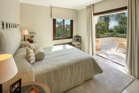 Luxury Villa Heart of Sierra Blanca Pool view & Close to golf, 5 bedrooms in Golden Mille - Marbella best for sale For Super Rich