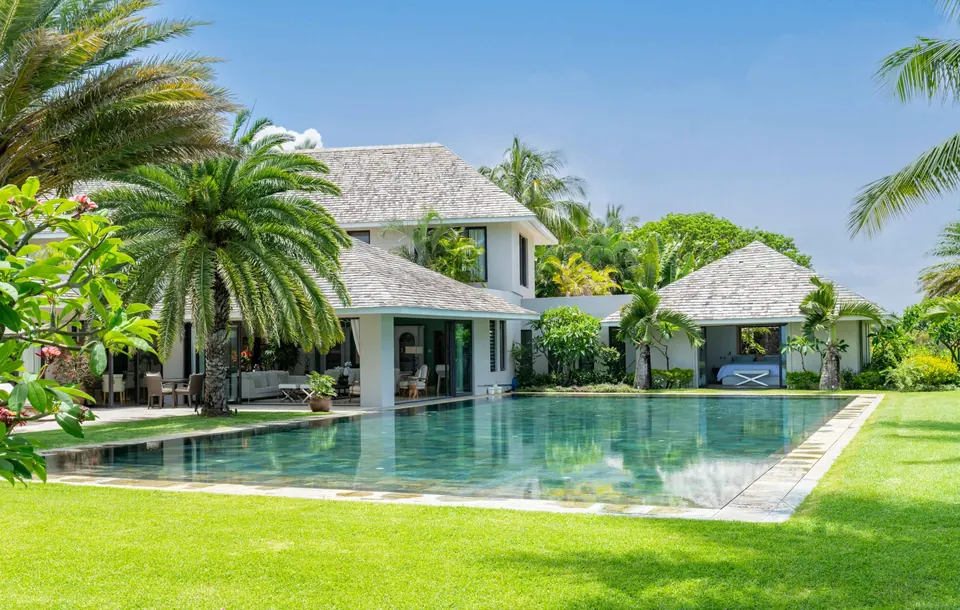 Luxury Villa Golf View signature 16th, 17th and 18th holes, 6 bedrooms in Beau Champ for sale For Super Rich Luxury Villa Golf View signature 16th, 17th and 18th holes, 6 bedrooms in Beau Champ for sale For Super Rich